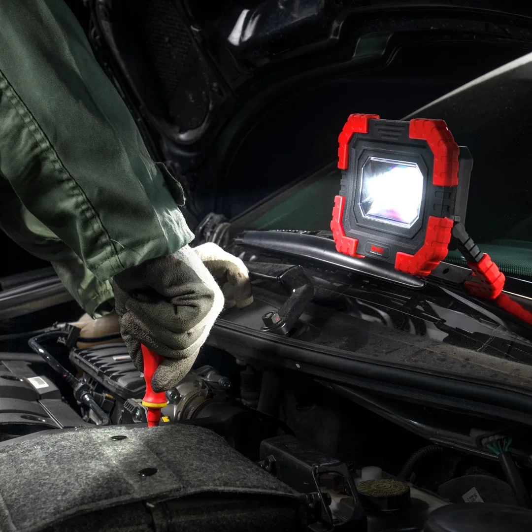 3.7v Cordless Spotlight 900lm
