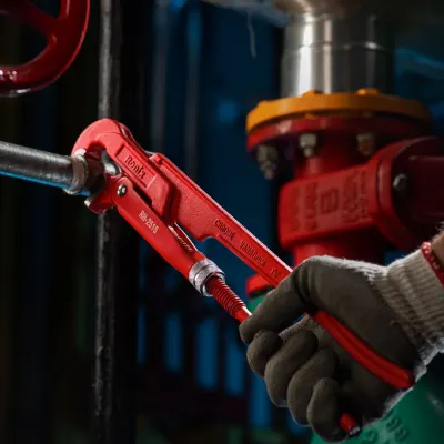 Bent Nose Pipe Wrench 1.5 inch